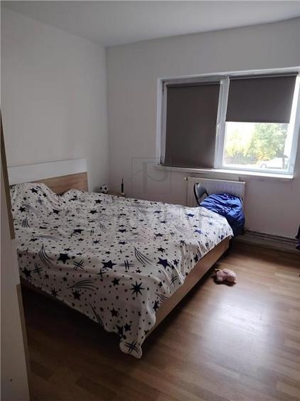 Apartament cu 4 camere decomandat, mobilat în Aeroport