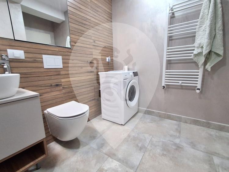 Apartament cu 3 camere decomandat în Tractorul