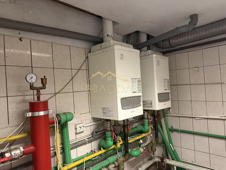 Casă individuală cu 10 camere cu Canalizare în Cotroceni