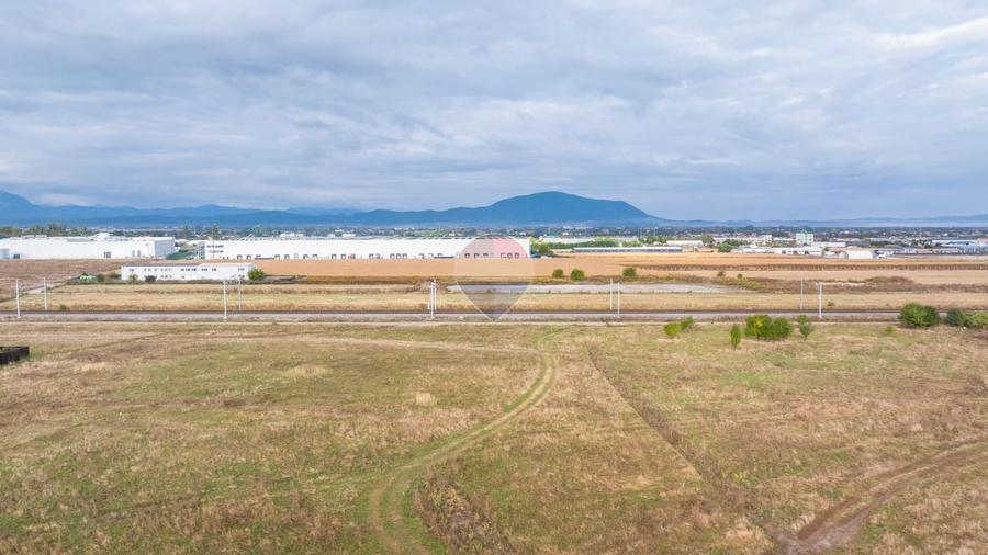 Teren Construcții intravilan de 532 mp, în Tractorul