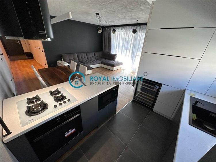 Apartament cu 3 camere decomandat, mobilat în Albert