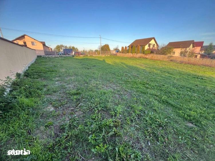 Teren de 2800 mp, în Prundu