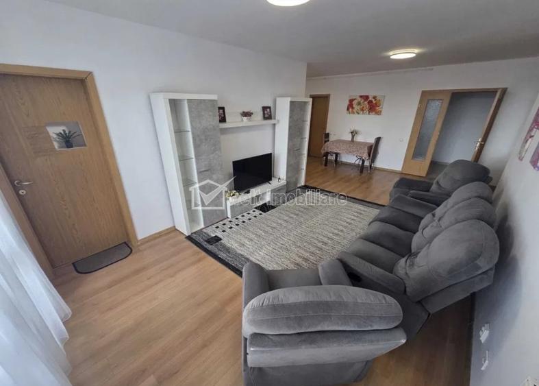 Apartament cu 4 camere semidecomandat în Central