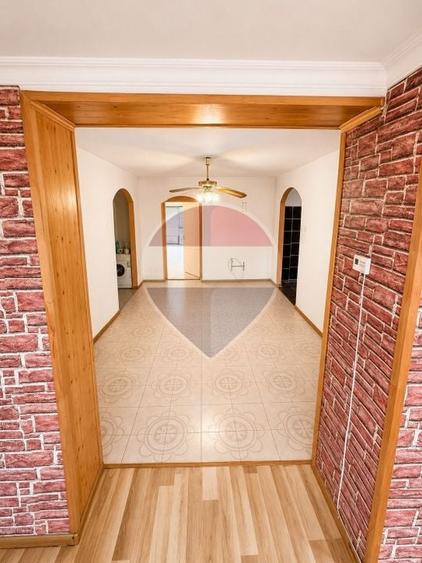 Spațiu comercial, de 68.400001525879 mp, în Central