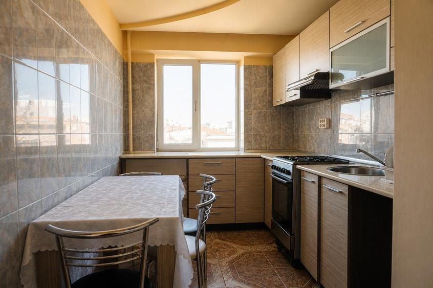 Apartament cu 3 camere, mobilat în Tomis III