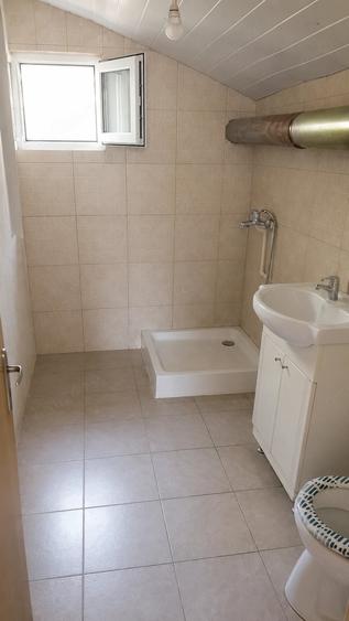 Casă cu 4 camere cu Teren 1625 Mp în Vărăști
