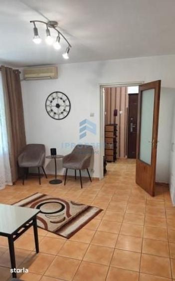 Apartament cu 3 camere semidecomandat în Tei