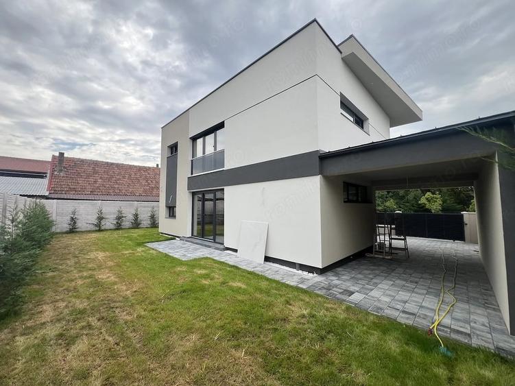 Casă cu 4 camere cu Teren 308 Mp în Favorit