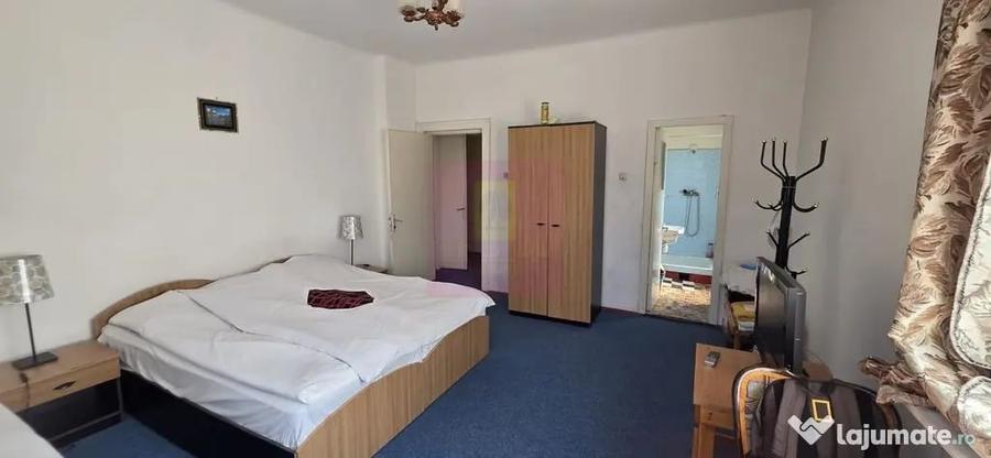Casă cu 8 camere cu Teren 518 Mp în Central