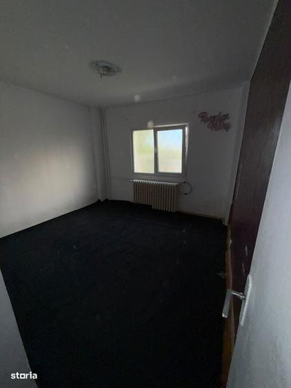 Apartament cu 3 camere decomandat în Republicii