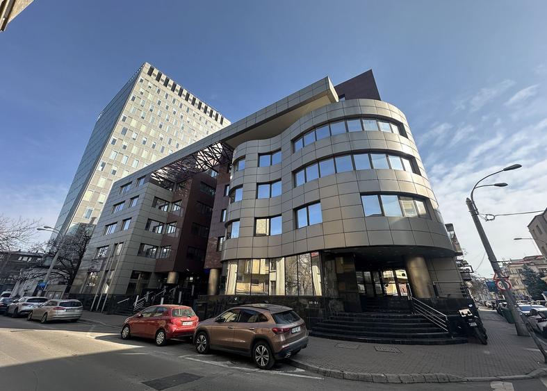 Birou, de 5,880 mp, în Victoriei