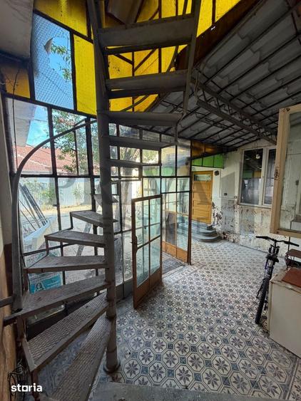 Casă cu 8 camere cu Teren 908 Mp în Steaua