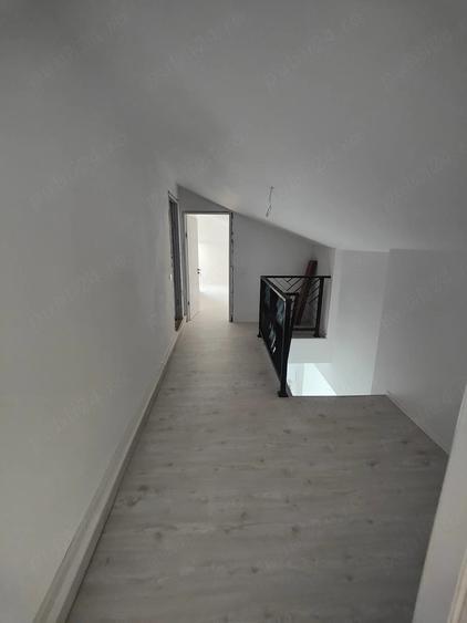 Spațiu comercial, de 235 mp, în Central