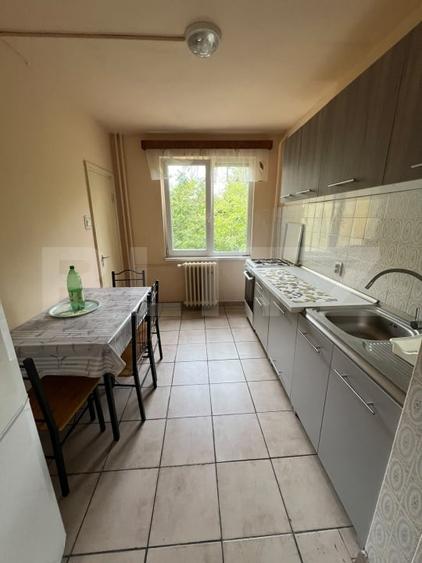 Apartament cu 3 camere decomandat, mobilat în Central