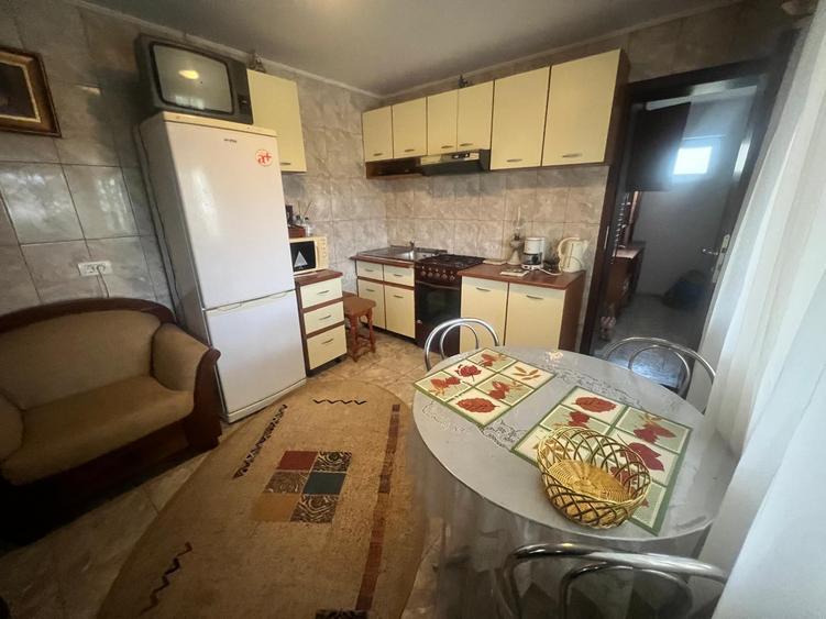 Casă individuală cu 5 camere cu Teren 1200 Mp în Central