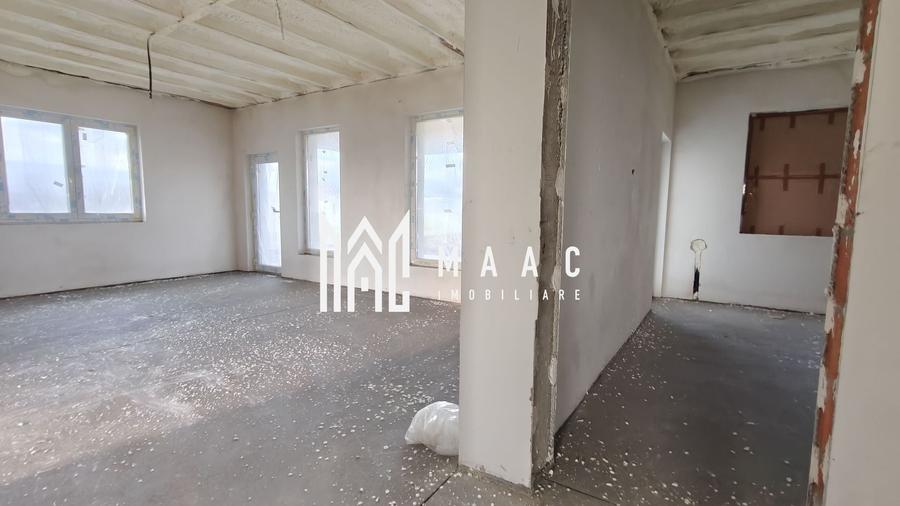 Duplex cu 3 camere cu Canalizare în Cristian