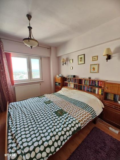 Apartament cu 4 camere decomandat în Decebal