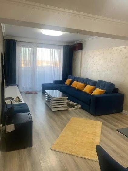 Apartament cu 3 camere decomandat, mobilat în Calea București