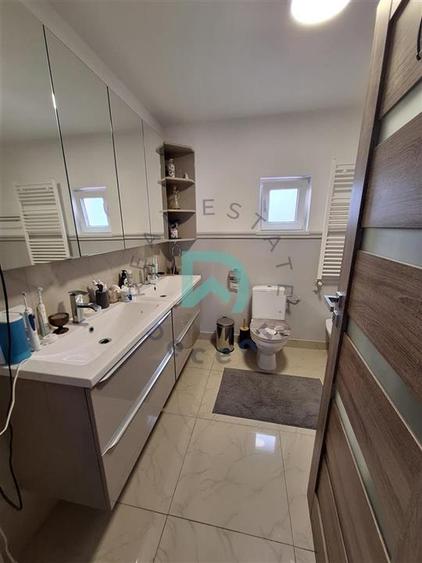Casă individuală cu 5 camere cu Canalizare în Stupini