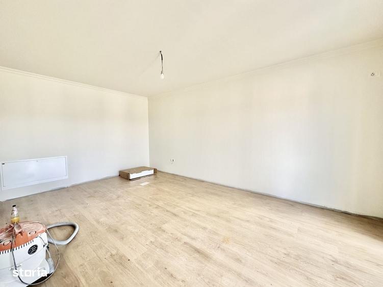 Apartament cu 3 camere decomandat în Neptun