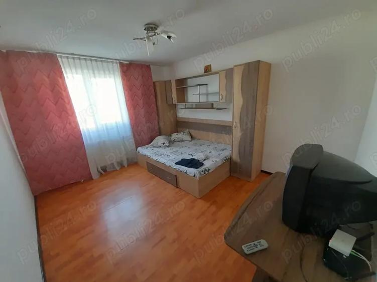 Garsonieră decomandată în Central
