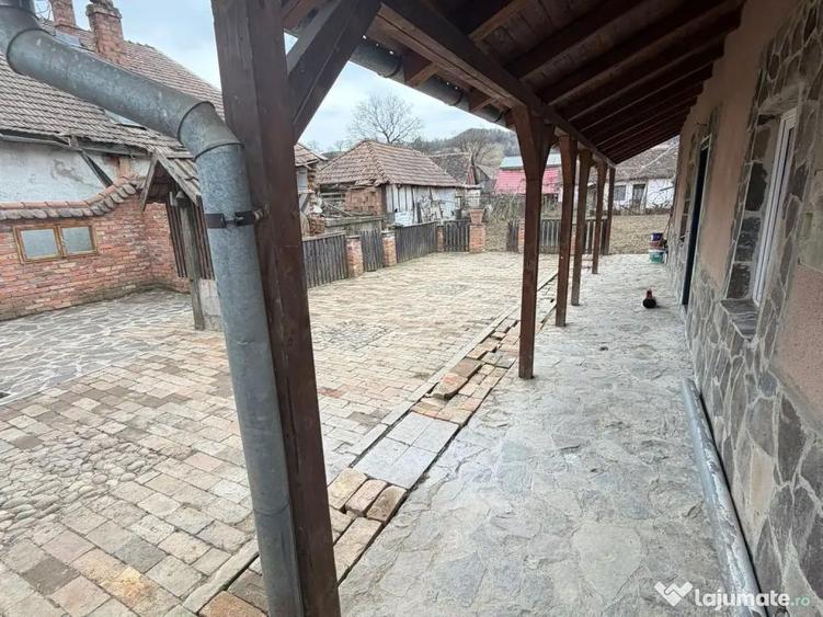 Casă cu 2 camere în Saschiz