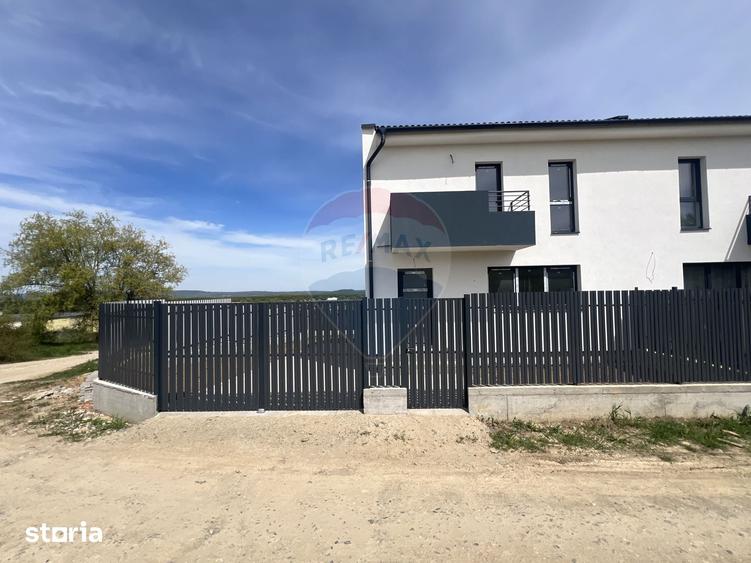 Casă cu 4 camere cu Teren 300 Mp în Central