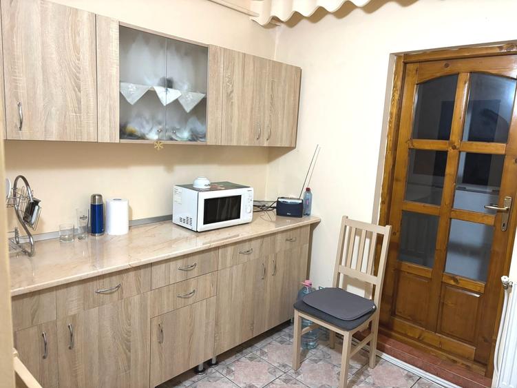Apartament cu 3 camere decomandat, mobilat în Nord-Est