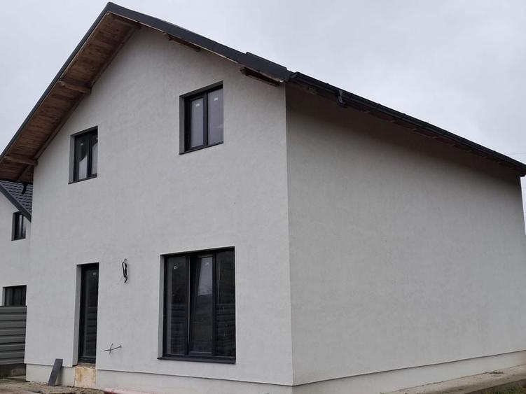Casă cu 4 camere în Central
