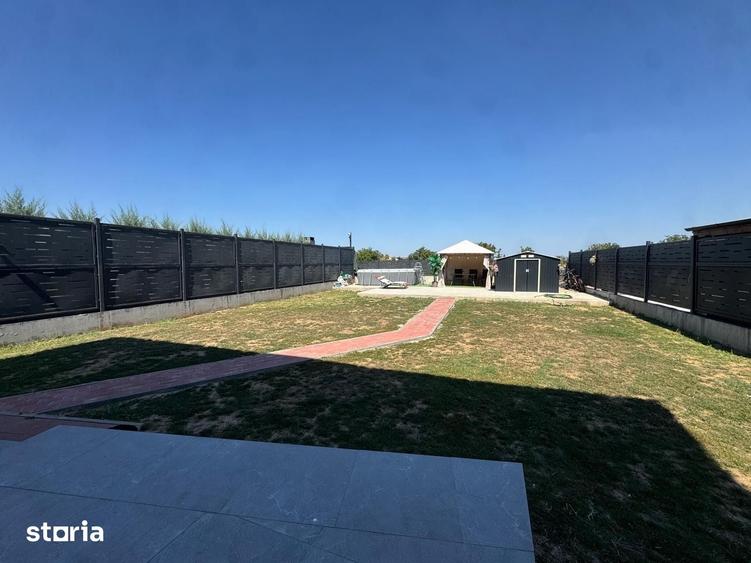 Casă cu 7 camere cu Teren 500 Mp în Central