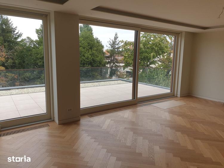 Apartament cu 4 camere în Dorobanți