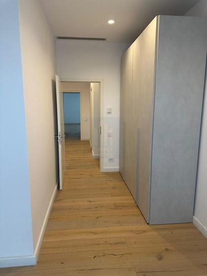 Apartament cu 4 camere semidecomandat, mobilat în Eminescu