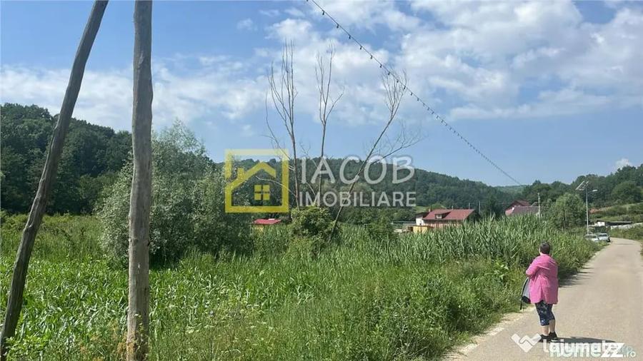 Teren de 3772 mp, în Podiș