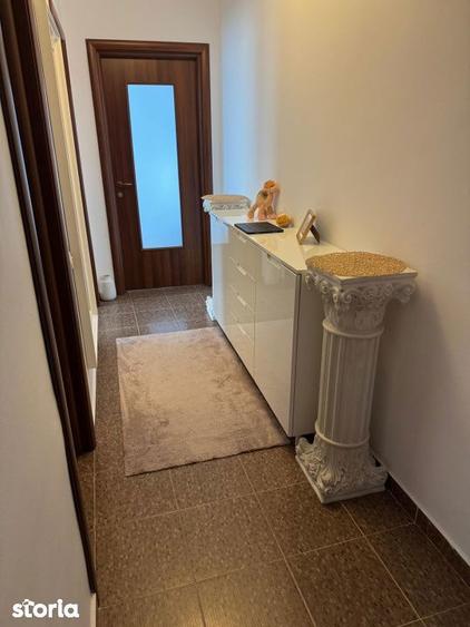 Apartament cu 3 camere decomandat, mobilat în Dămăroaia