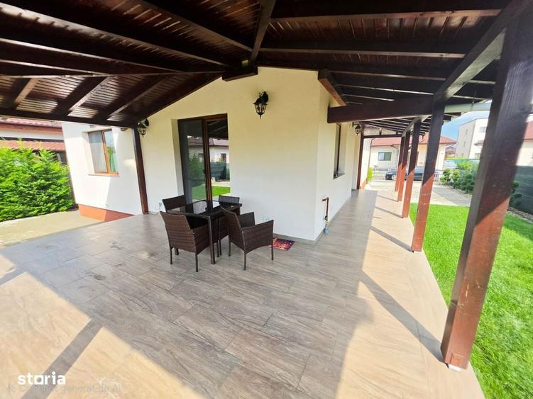 Casă cu 4 camere în Păulești