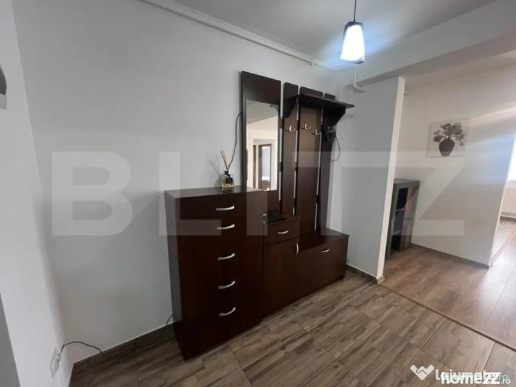 Apartament cu 3 camere semidecomandat în Florești