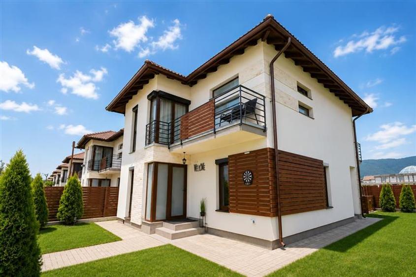 Casă individuală cu 4 camere cu Teren 249 Mp în Central