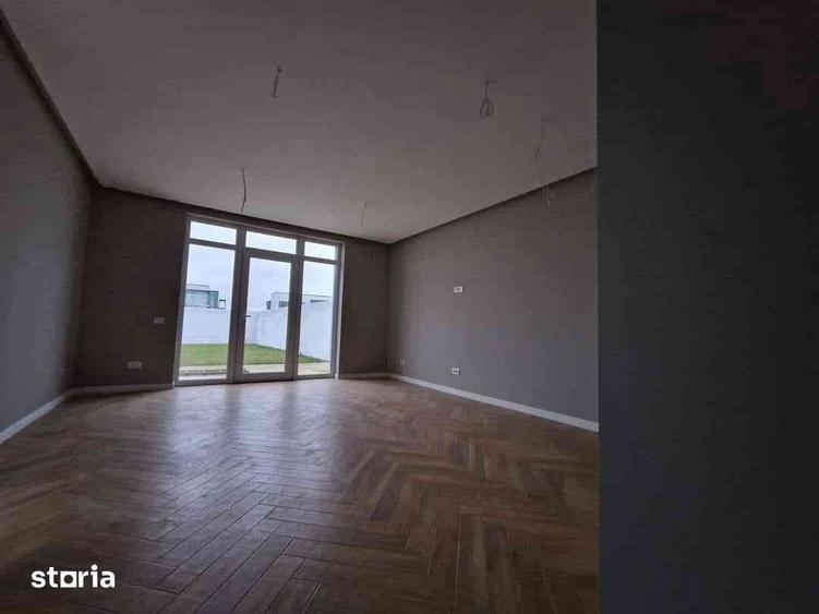 Casă cu 4 camere cu Teren 284 Mp în Sânmartin