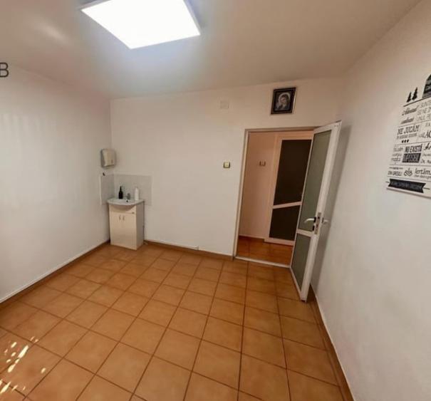 Apartament cu 4 camere decomandat în E3