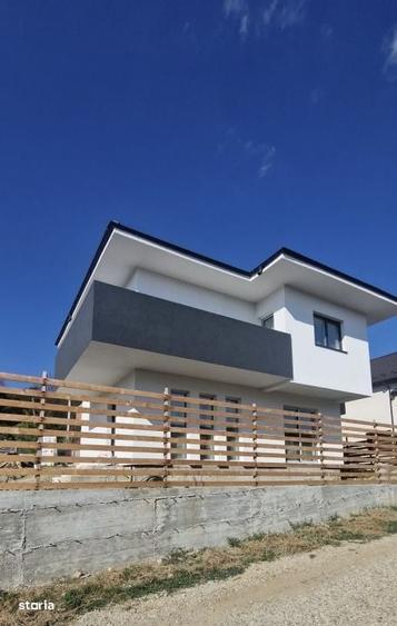 Casă cu 4 camere în Ștefănești
