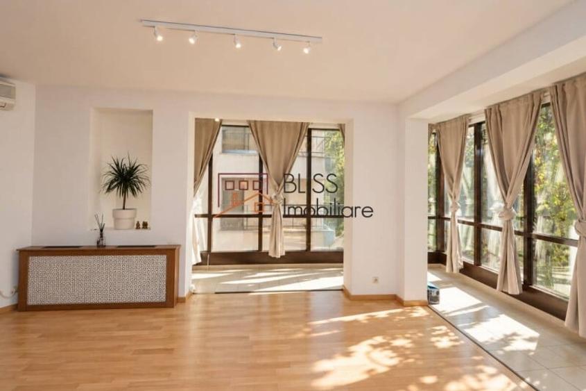 Apartament cu 5 camere decomandat în Herăstrău