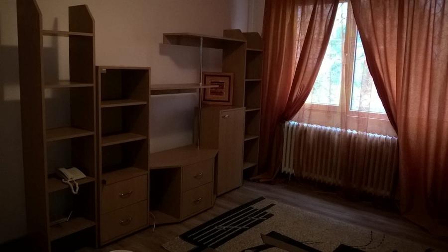 Garsonieră decomandată în Brâncoveanu