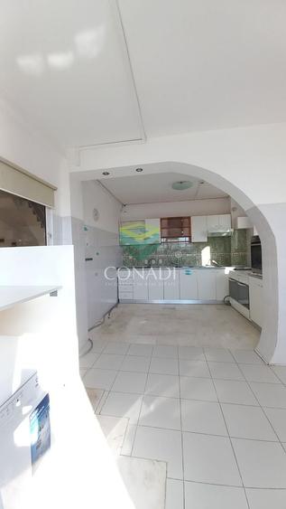 Casă individuală cu 10 camere cu Canalizare în Băneasa