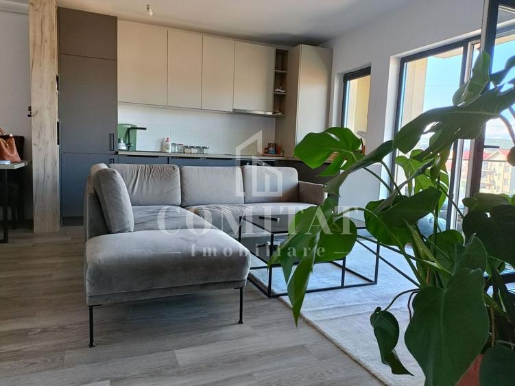 Apartament cu 3 camere semidecomandat, mobilat în Florești