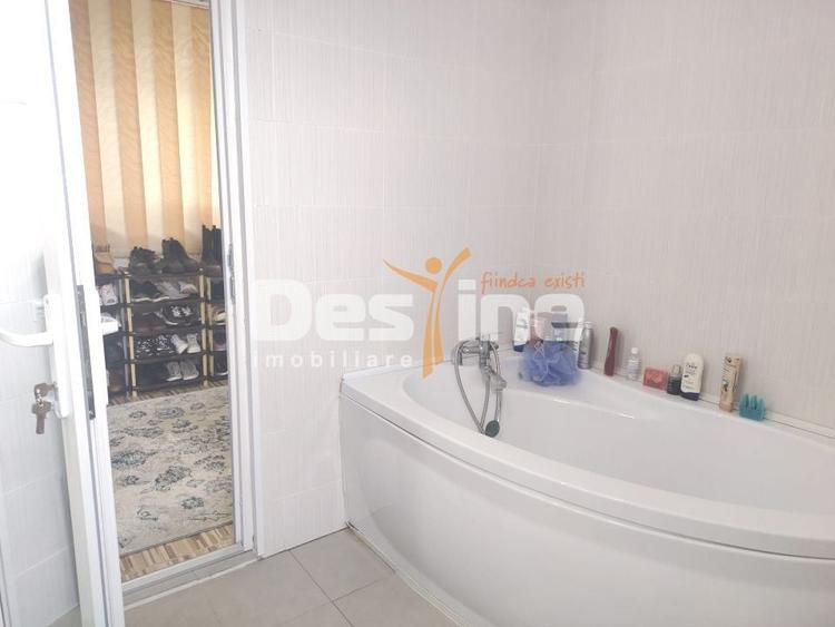 Casă individuală cu 5 camere cu Canalizare în Republicii