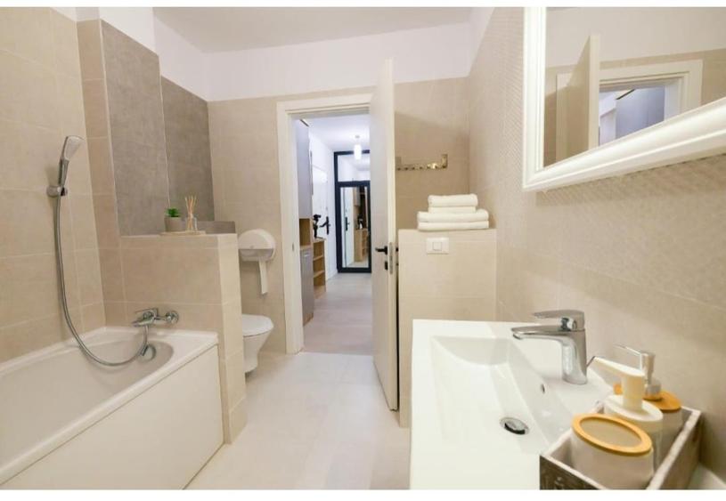 Apartament cu 2 camere decomandat în Central