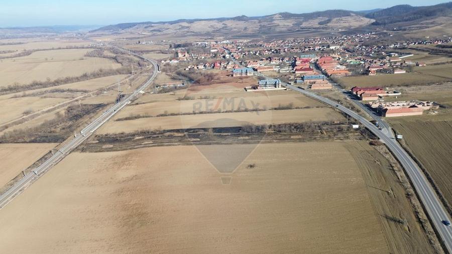 Teren de 10168 mp, în Brateiu