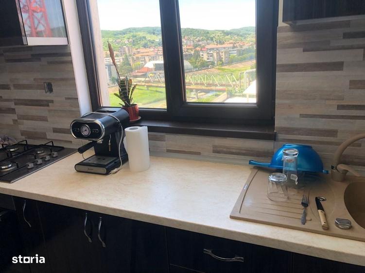 Apartament cu 3 camere semidecomandat în Central