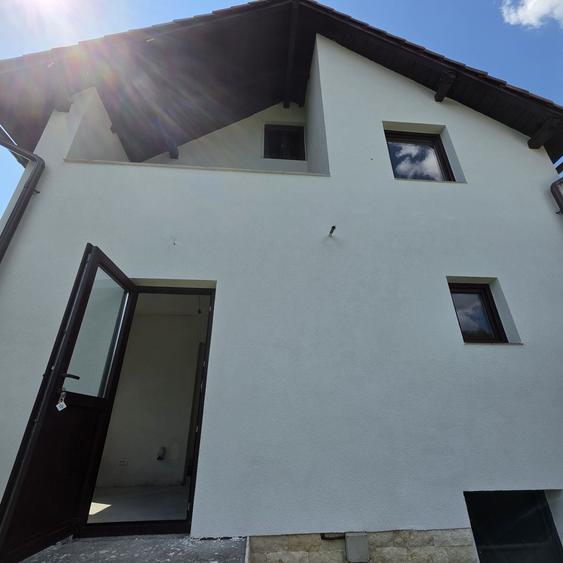 Casă cu 4 camere în Valea Borcutului