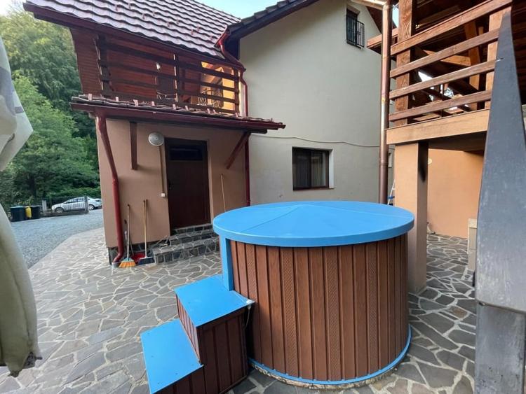 Hotel/Pensiune, de 200 mp, în Firiza